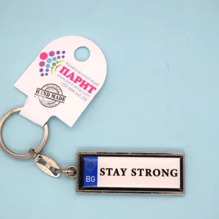 Ключодържател с надпис – STAY STRONG