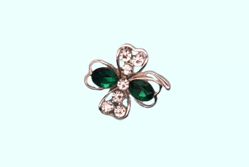 Метална брошка с кристали - детелина 12 бр.