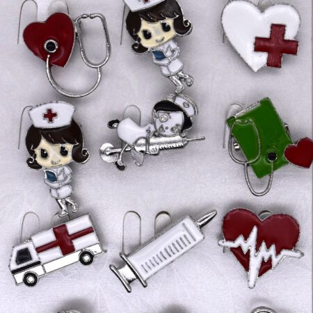 Комплект микс брошки Здраве и грижа – 12 бр.