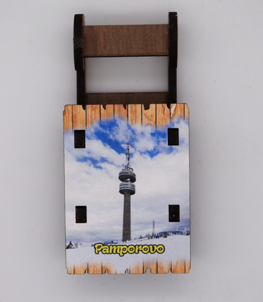 Ръчно изработен дървен сувенир - магнит тип шейна 2