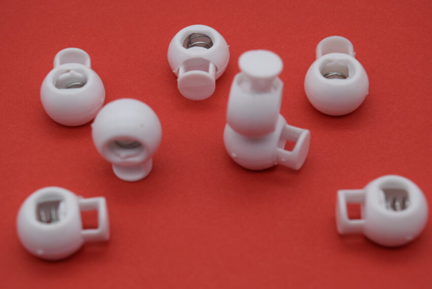 Пластмасови стопери с пружина 50 бр. - бели